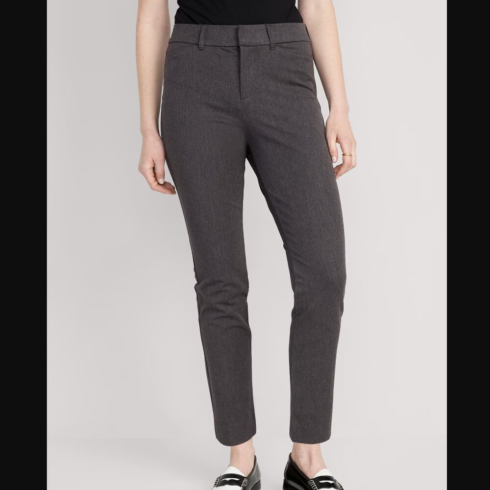 Old Navy High Rise Secret Smooth Pockets Pixie Size 6 Petite Dark Grey Pants